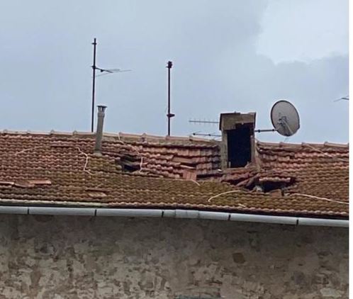 CROLLO  DEL  TETTO  DEL  PALAZZO  COPPEDE’, CLAUDIO  DE  SANTI LO AVEVA  PREVISTO di G. Muti